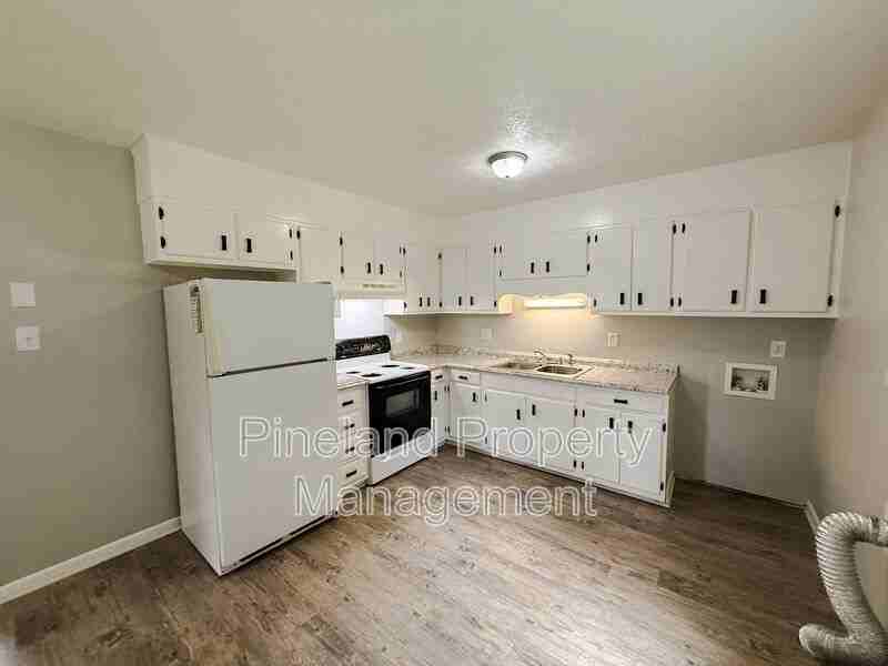 2233 Delta Dr - Photo 4 of 13