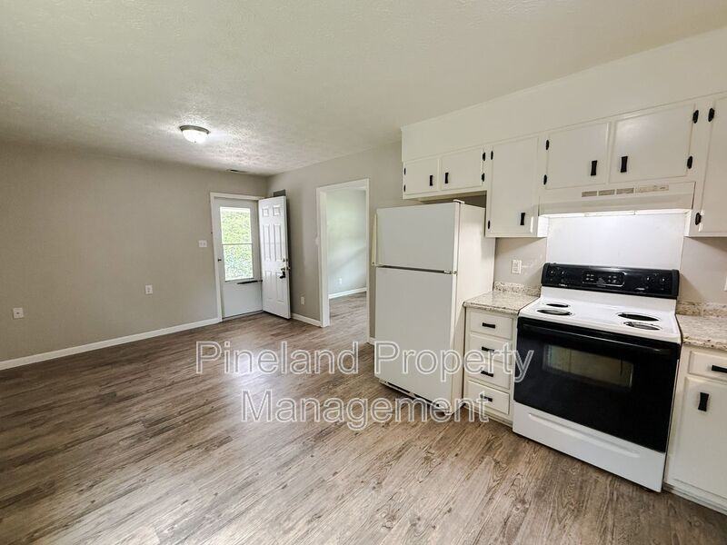 2233 Delta Dr - Photo 5 of 13