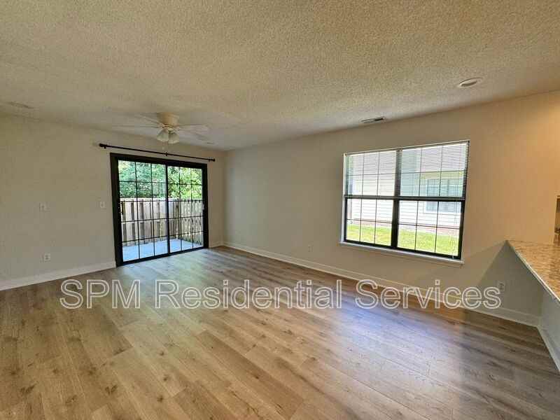 1703 41st St #D - Photo 5 of 18