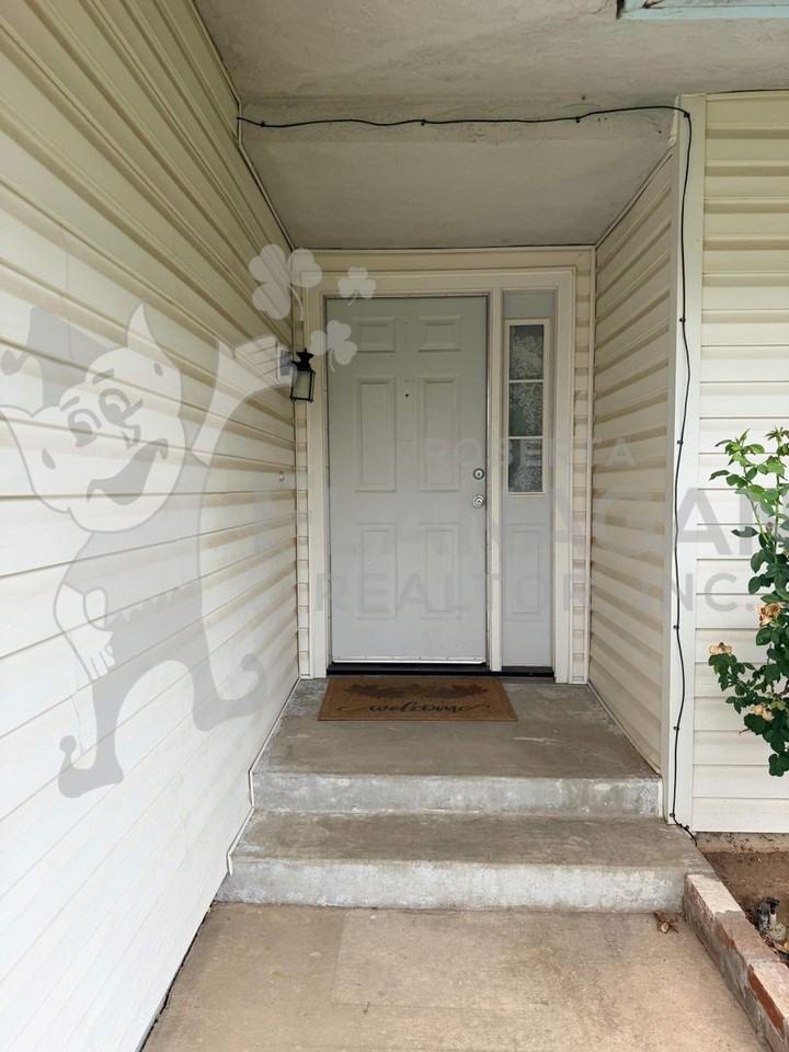 2926 Crestwood Ct - Photo 2 of 18