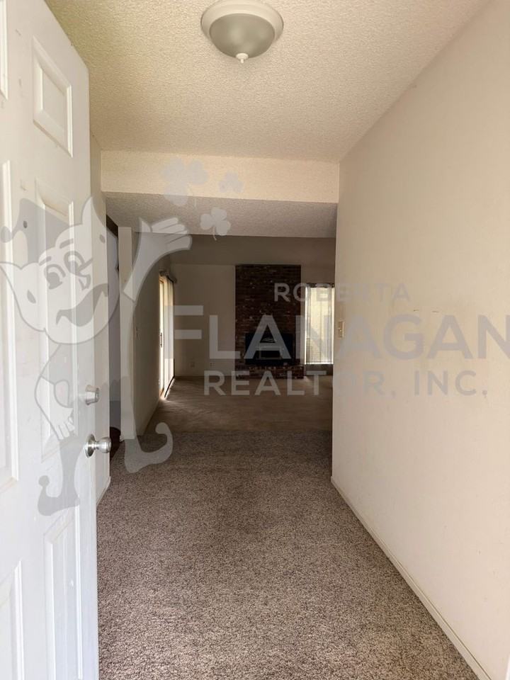 2926 Crestwood Ct - Photo 3 of 18