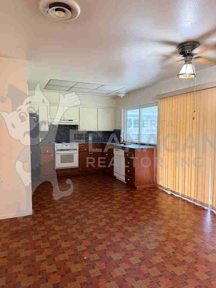 2926 Crestwood Ct - Photo 5 of 18