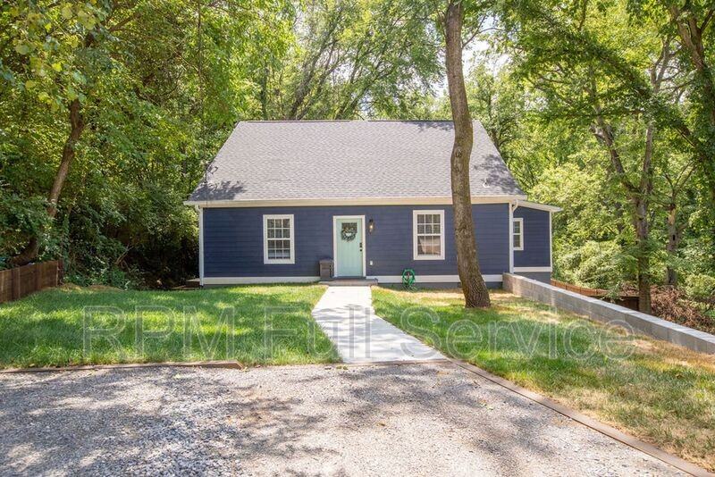 1021 College Ave #A - Photo 3 of 50