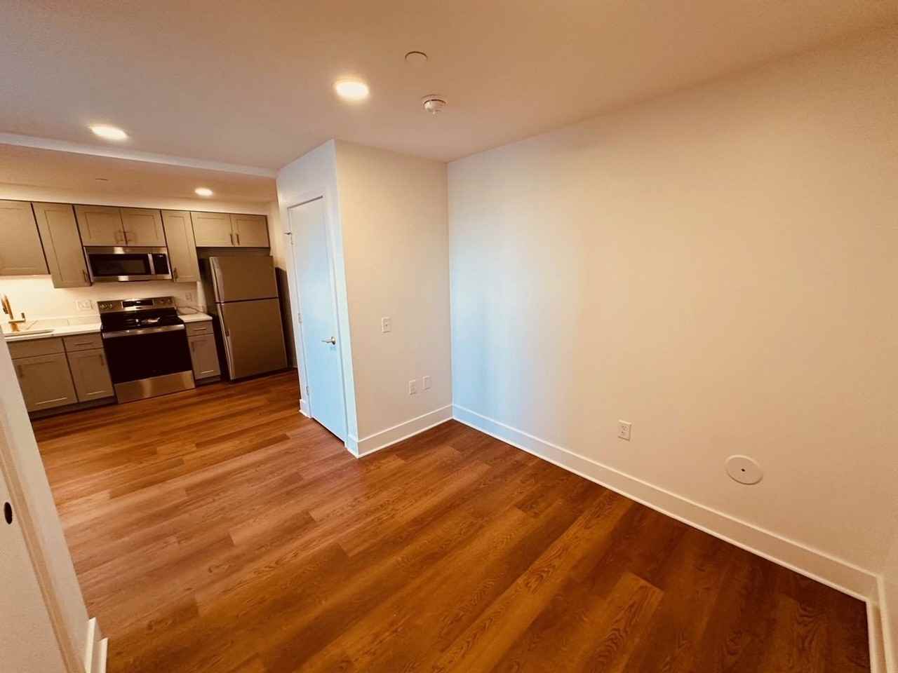 204 N George St #105 - Photo 2 of 8