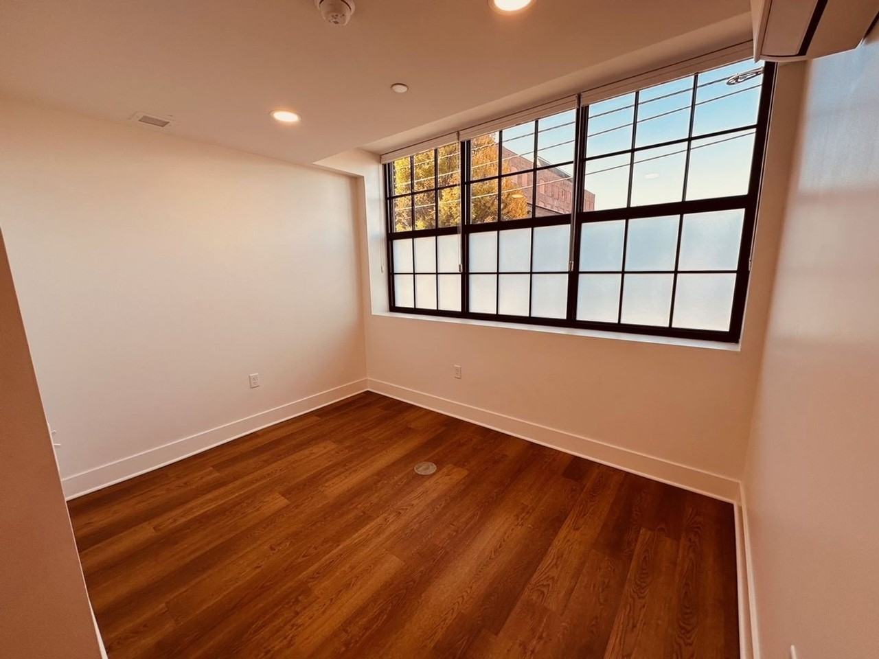 204 N George St #105 - Photo 4 of 8