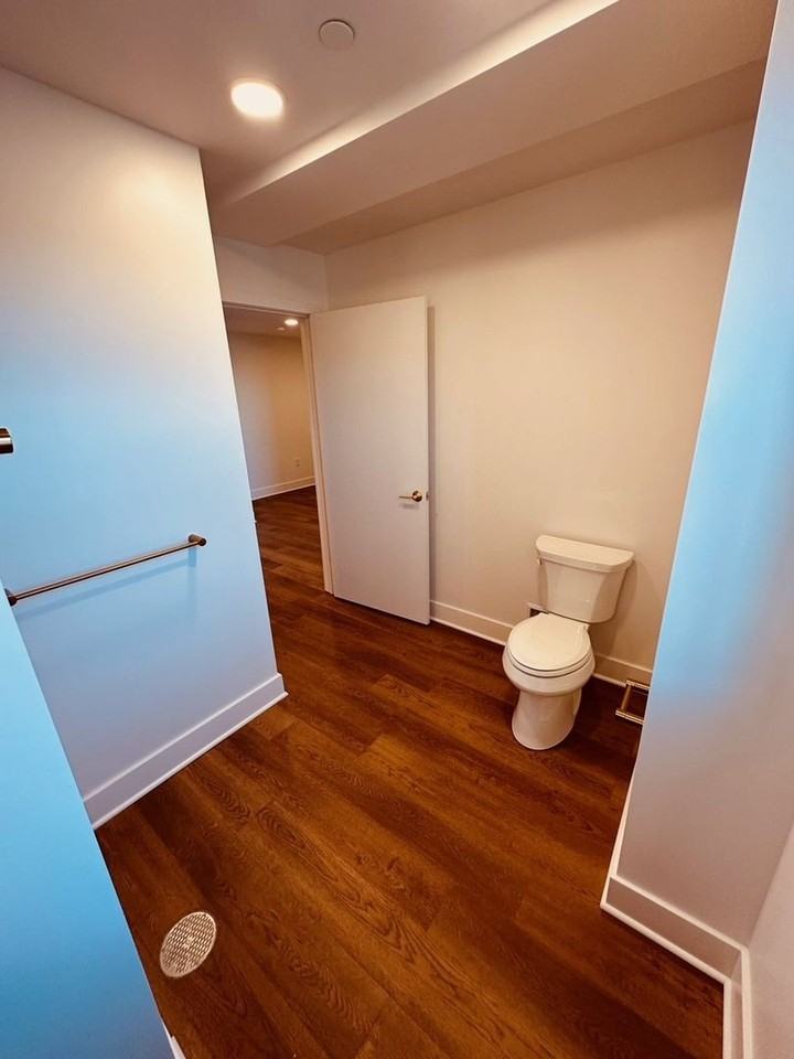204 N George St #105 - Photo 6 of 8