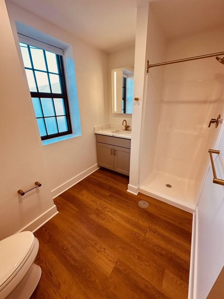 204 N George St #105 - Photo 7 of 8