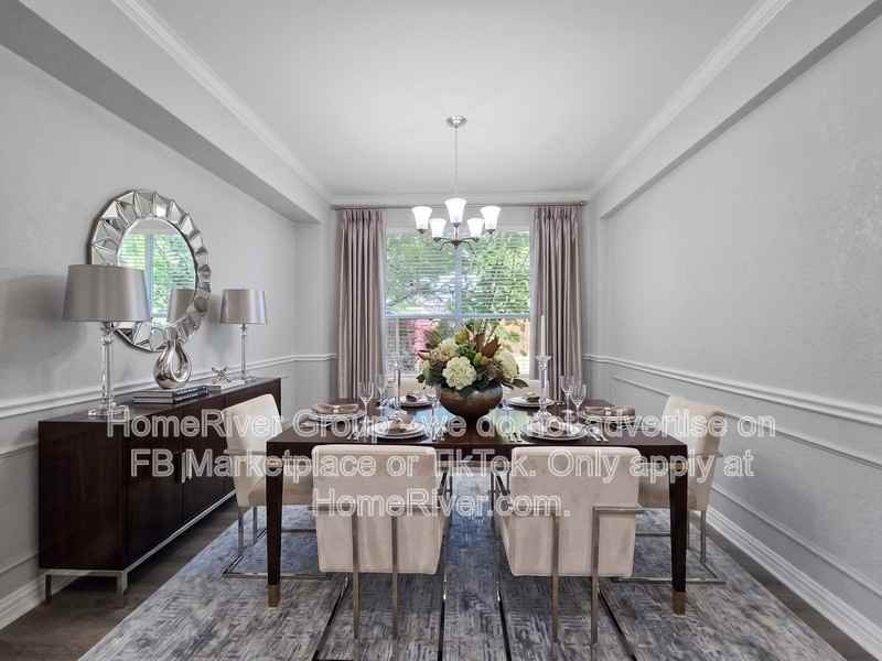705 Champlain Ct - Photo 3 of 33