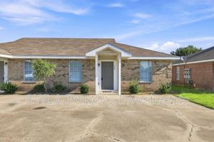 featured image of 1748 S Tallowood Dr
