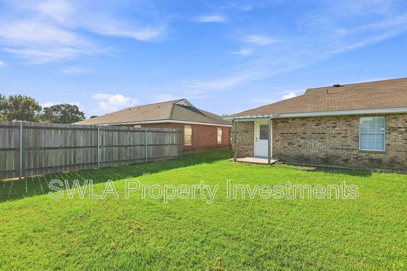 1748 S Tallowood Dr - Photo 2 of 10