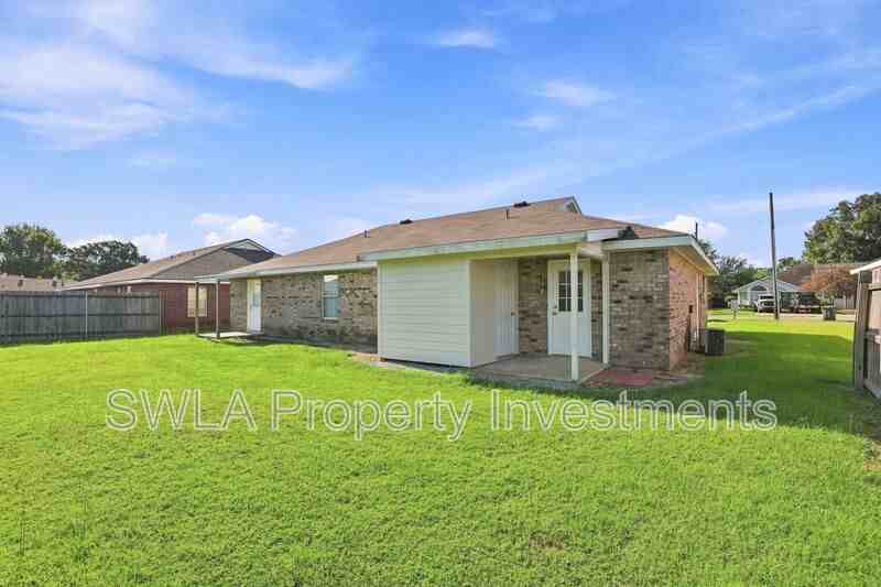 1750 S Tallowood Dr - Photo 2 of 10