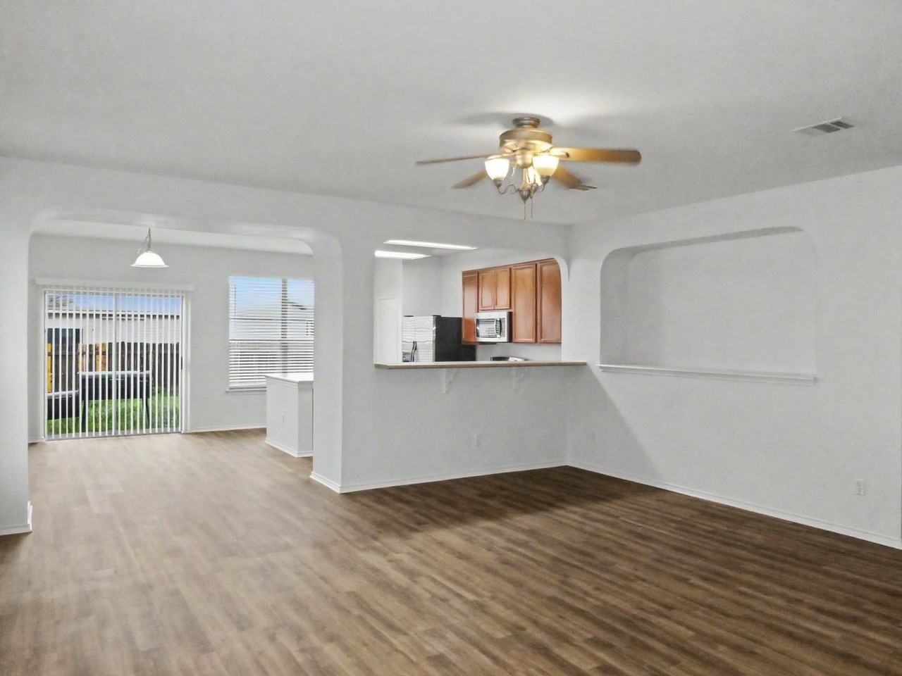 1726 E Mesa Park Cv - Photo 2 of 13