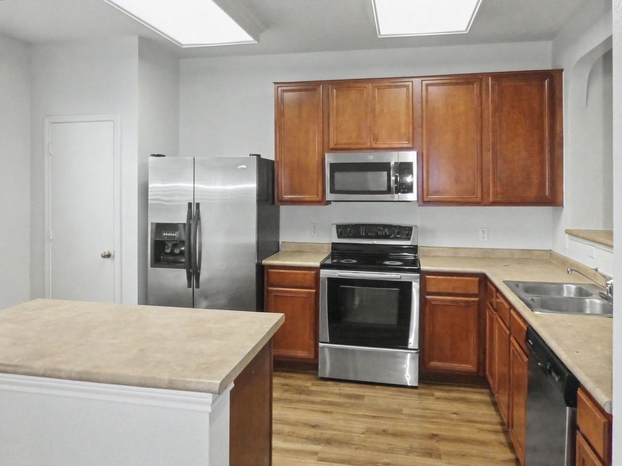 1726 E Mesa Park Cv - Photo 3 of 13