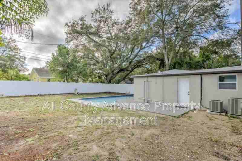 425 Orangewood Dr - Photo 4 of 17