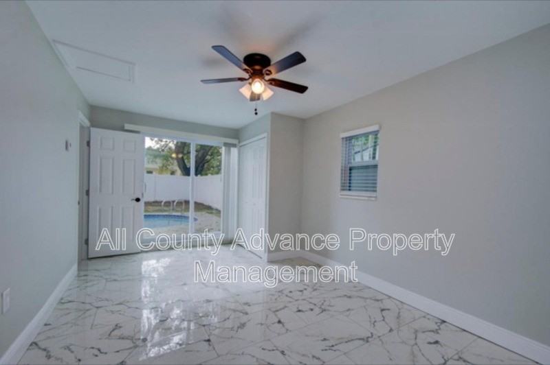 425 Orangewood Dr - Photo 5 of 17