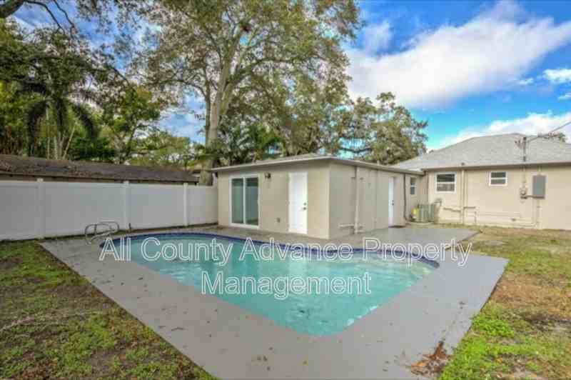 425 Orangewood Dr - Photo 6 of 17