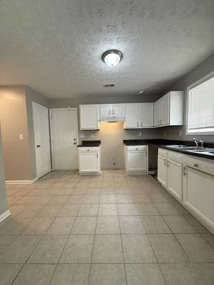 3786 Rock Hollow Ct - Photo 4 of 16