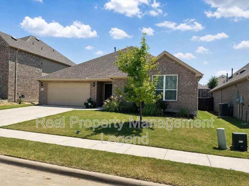 2812 Ranger Ln - Photo 2 of 33