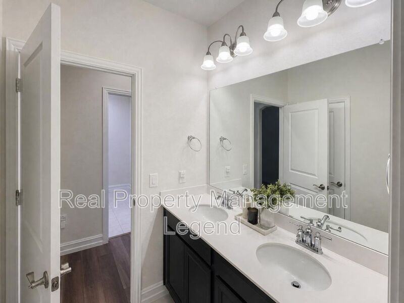 2812 Ranger Ln - Photo 5 of 33