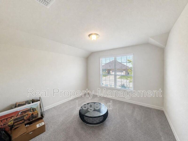 2812 Ranger Ln - Photo 6 of 33
