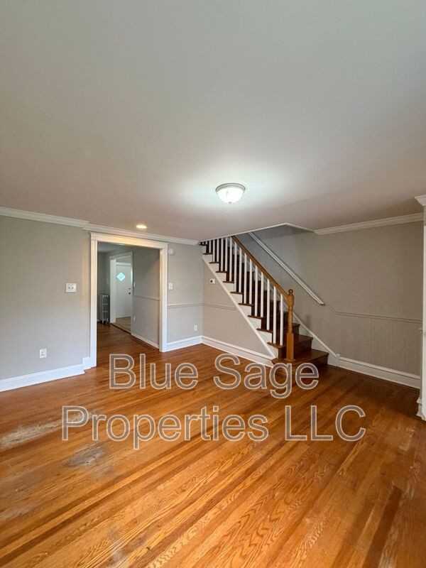7030 Greenwood Ave - Photo 4 of 31