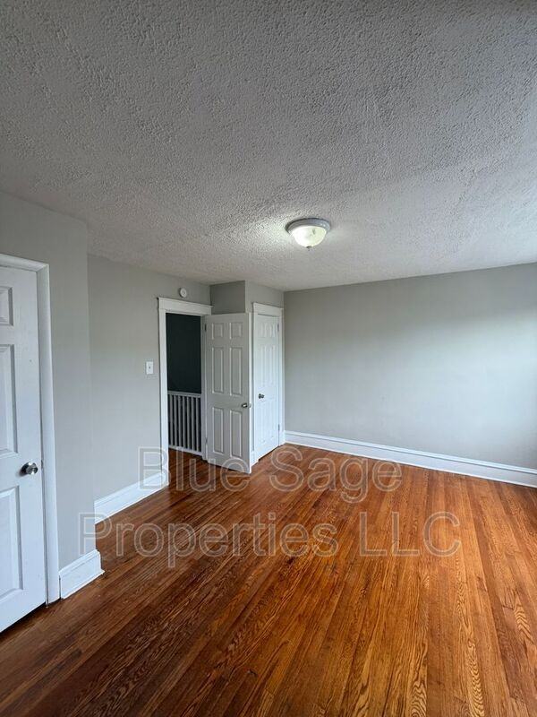 7030 Greenwood Ave - Photo 7 of 31