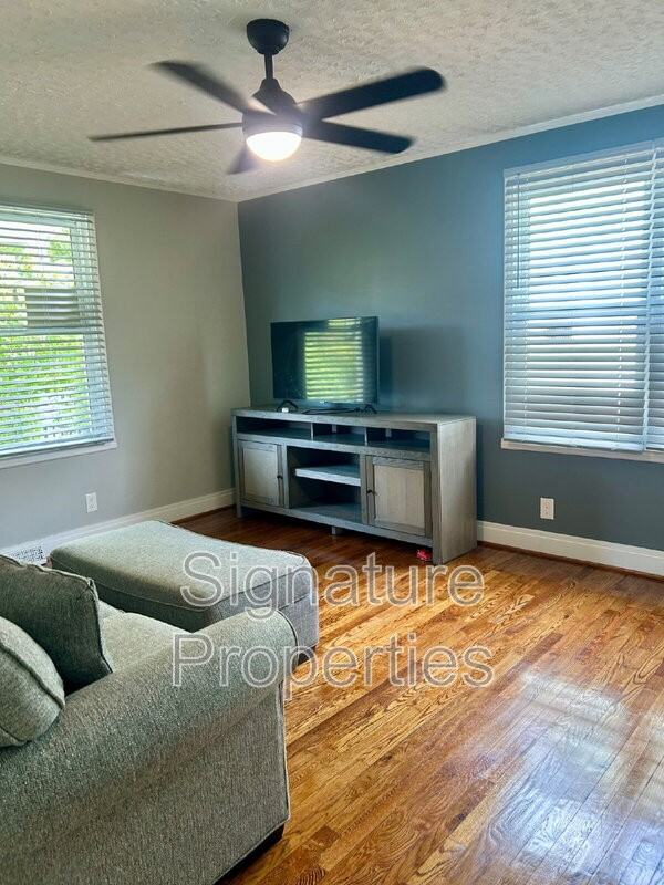 703 4th St - Photo 4 of 13