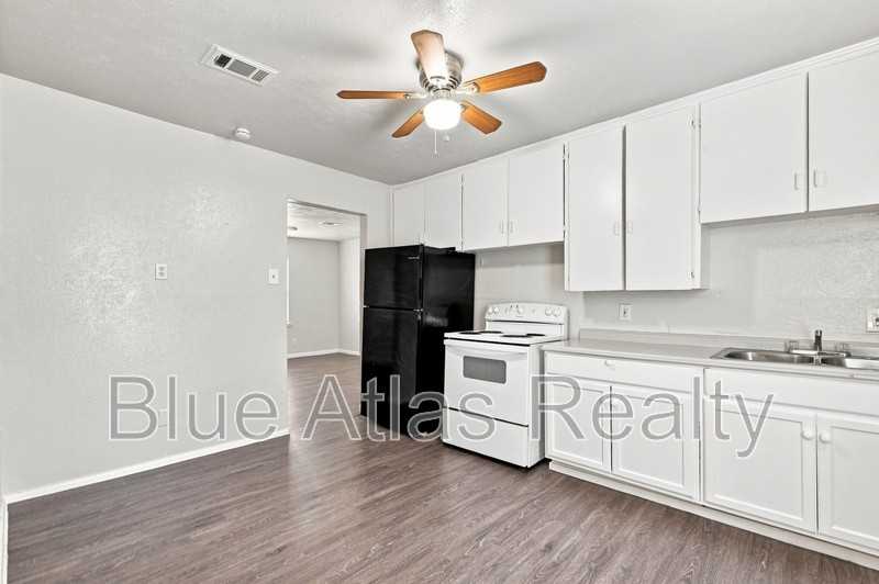 2215 Riverview Dr #A - Photo 4 of 22