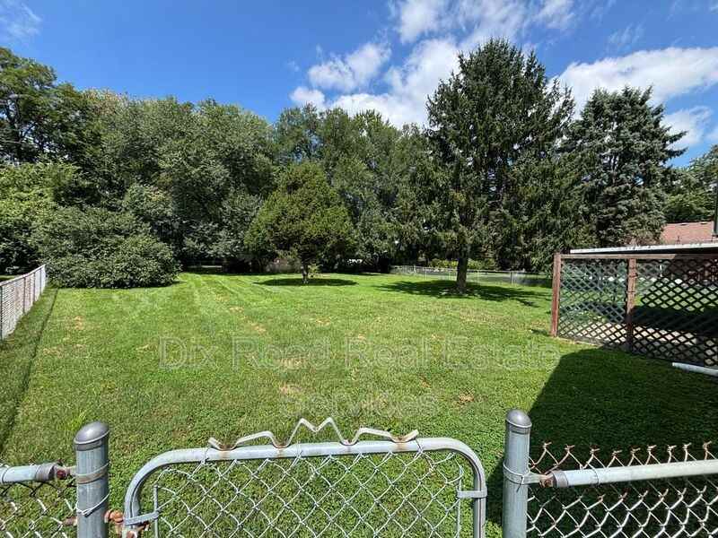 810 Hicks Blvd - Photo 4 of 13