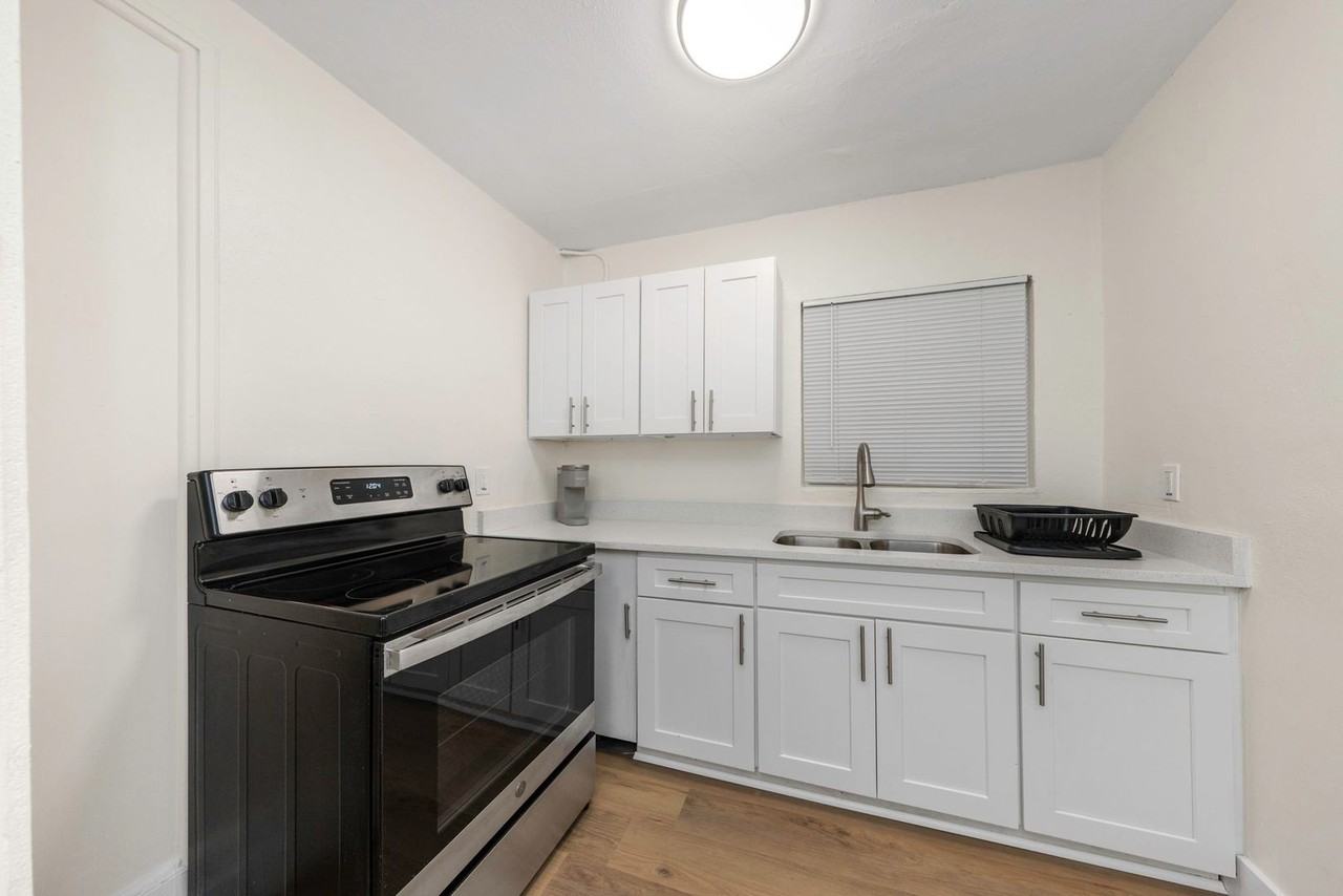 416 Skinner Blvd - Photo 3 of 50