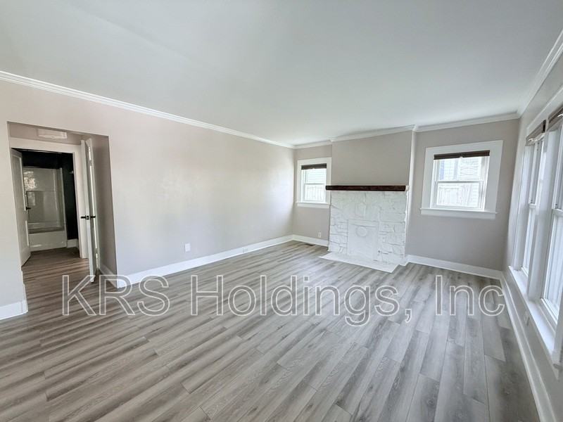 512 N Maple St - Photo 2 of 11