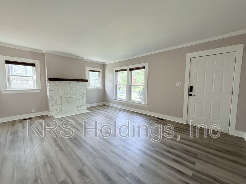 512 N Maple St - Photo 3 of 11