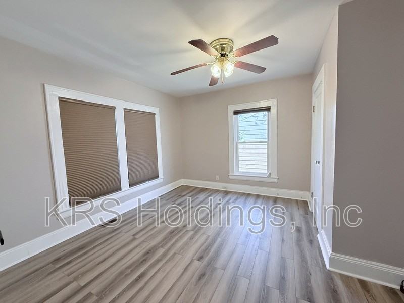 512 N Maple St - Photo 4 of 11
