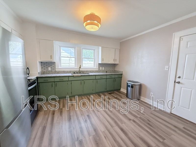 512 N Maple St - Photo 7 of 11