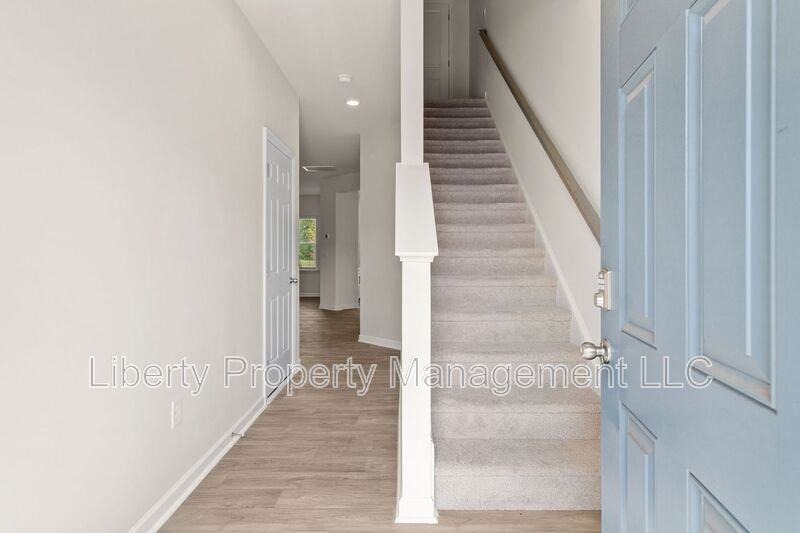 176 Starlight St - Photo 2 of 16