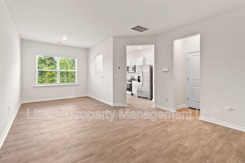 176 Starlight St - Photo 3 of 16