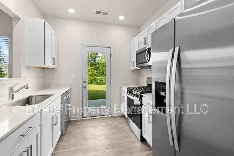 176 Starlight St - Photo 4 of 16