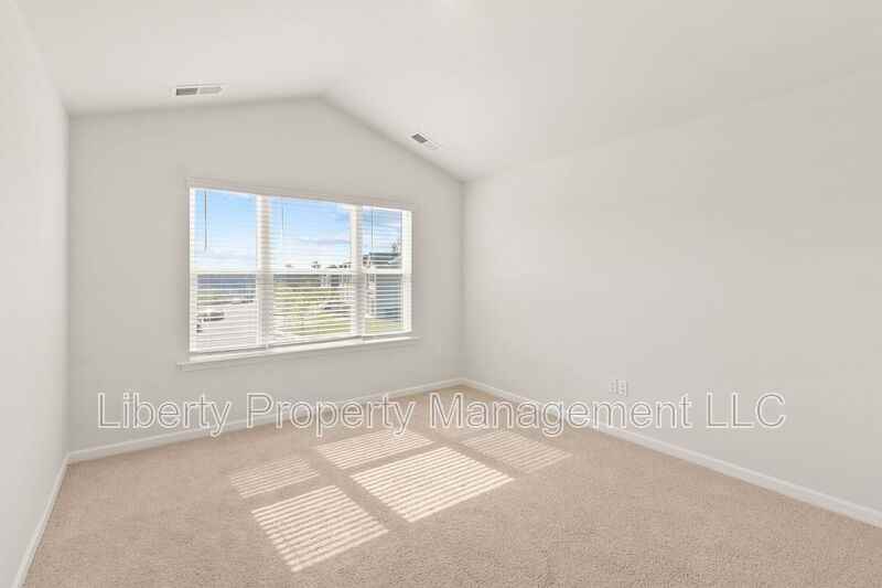 176 Starlight St - Photo 6 of 16