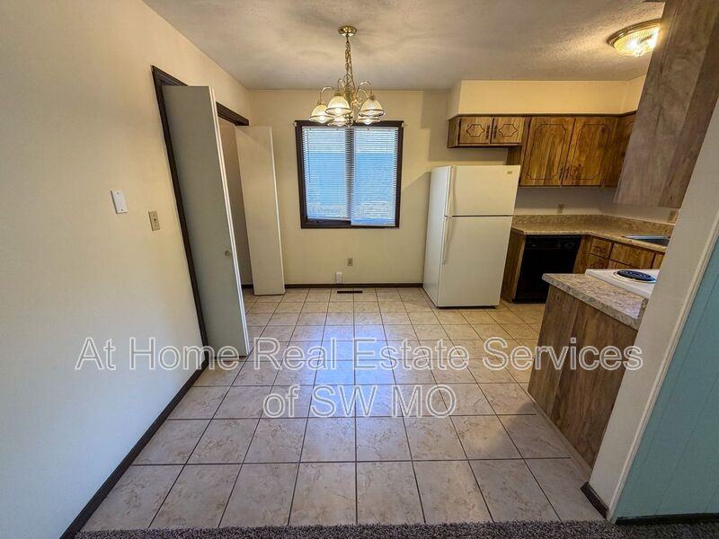 522 E Washita Ct - Photo 4 of 14
