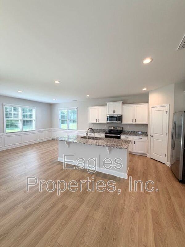 386 Jackson Pond Dr - Photo 2 of 15