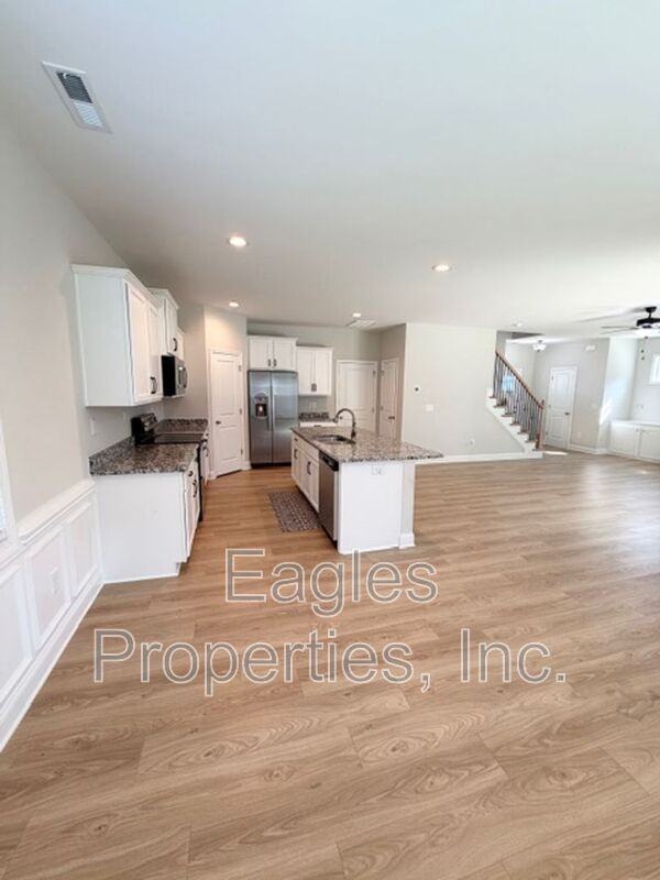 386 Jackson Pond Dr - Photo 3 of 15