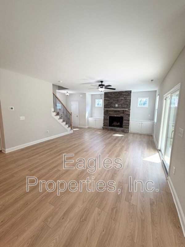 386 Jackson Pond Dr - Photo 4 of 15