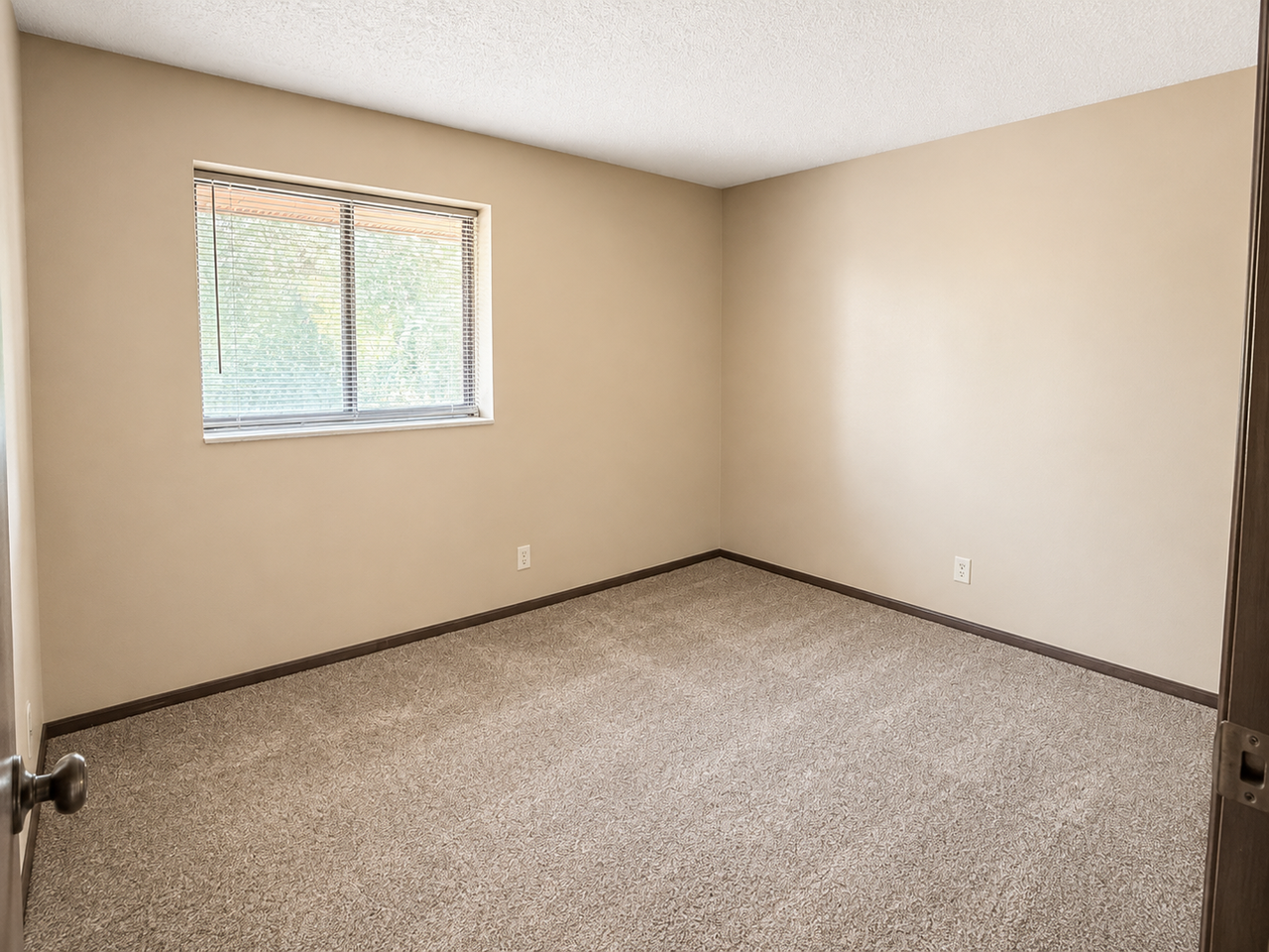Hawkeye Apartments - Photo 4 of 6
