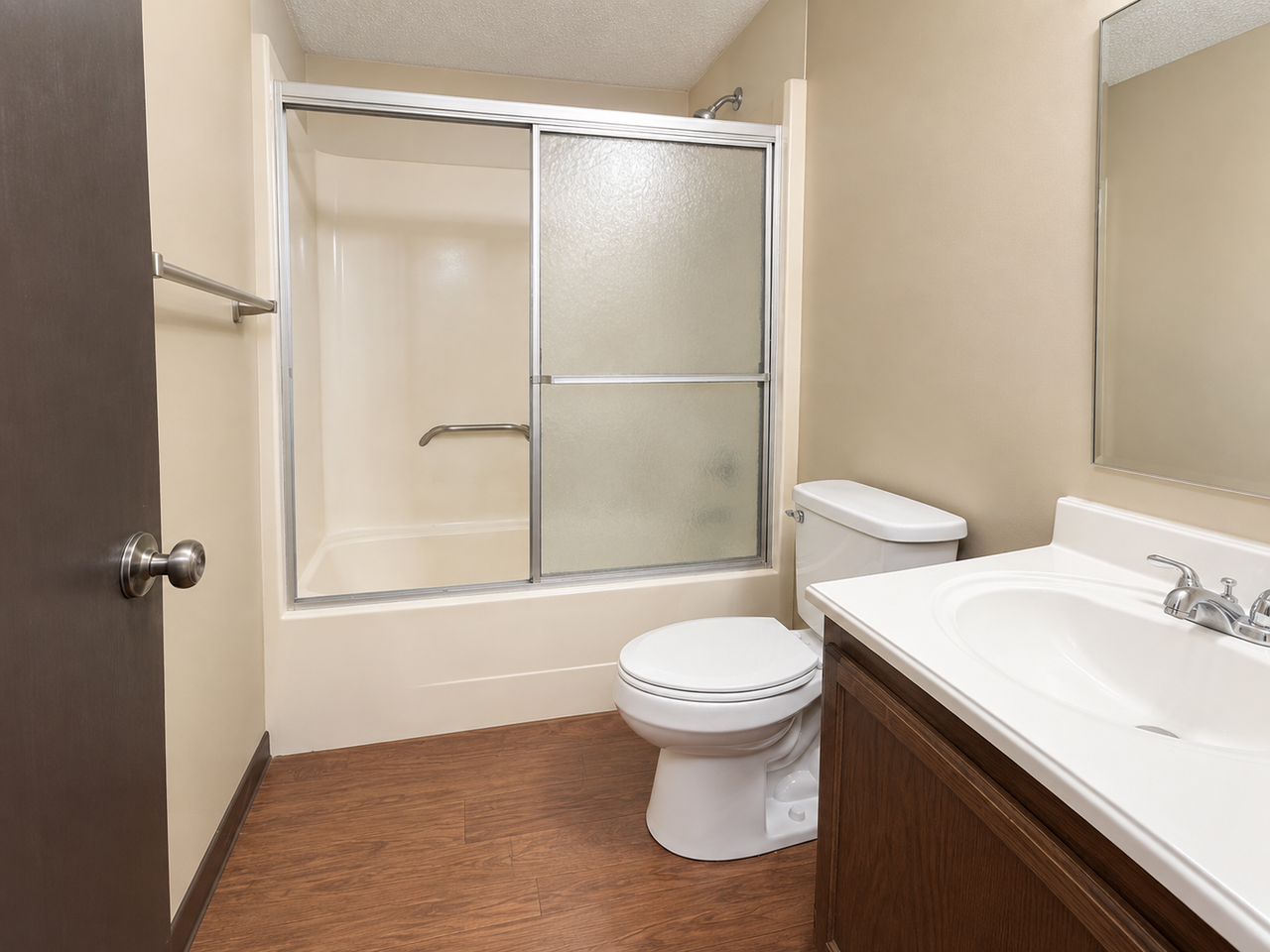 Hawkeye Apartments - Photo 5 of 6