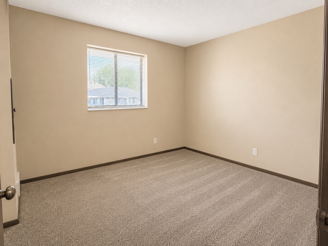Hawkeye Apartments - Photo 6 of 6