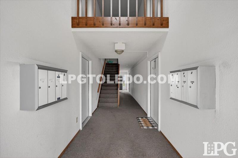 1220 Bedford Woods Dr - Photo 3 of 24