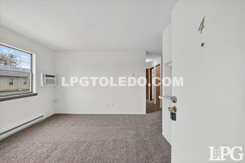 1220 Bedford Woods Dr - Photo 4 of 24