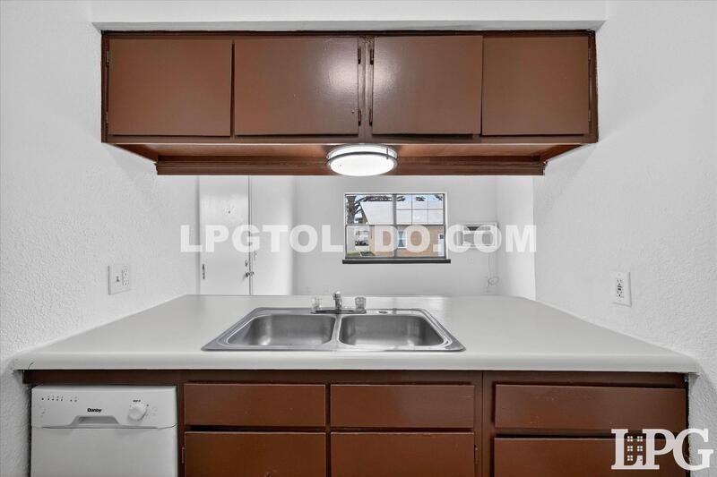 1220 Bedford Woods Dr - Photo 7 of 24