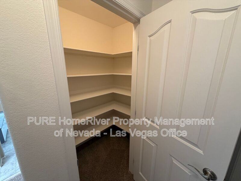 2121 Stone Croft St - Photo 4 of 50