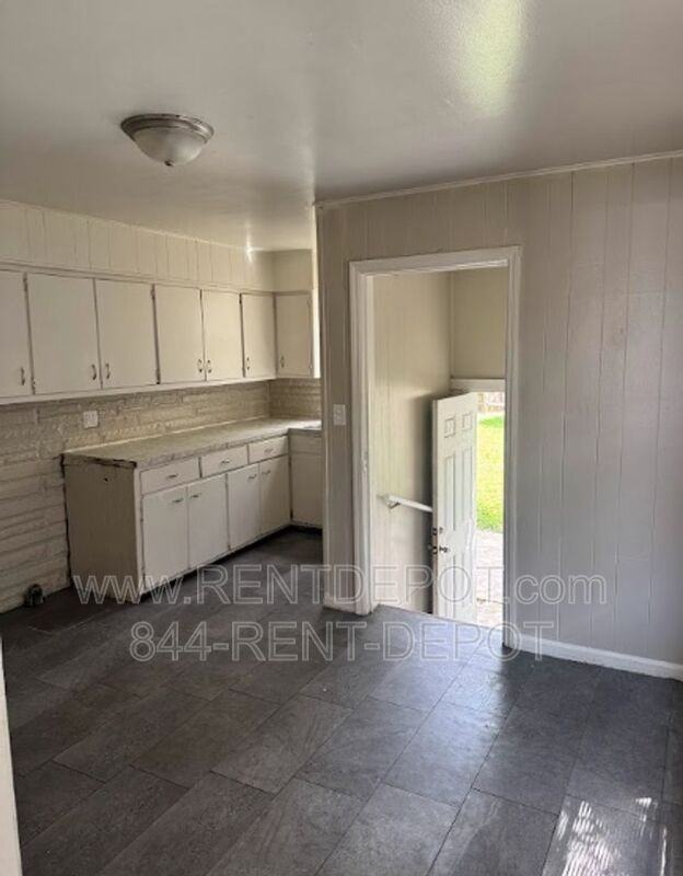 1622 S Bedford Ave - Photo 3 of 14